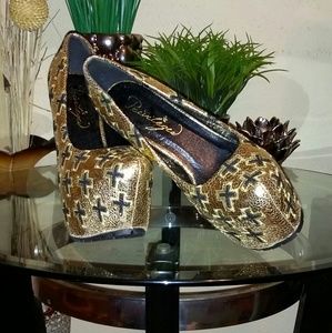 New Gold and black design priviledge heels